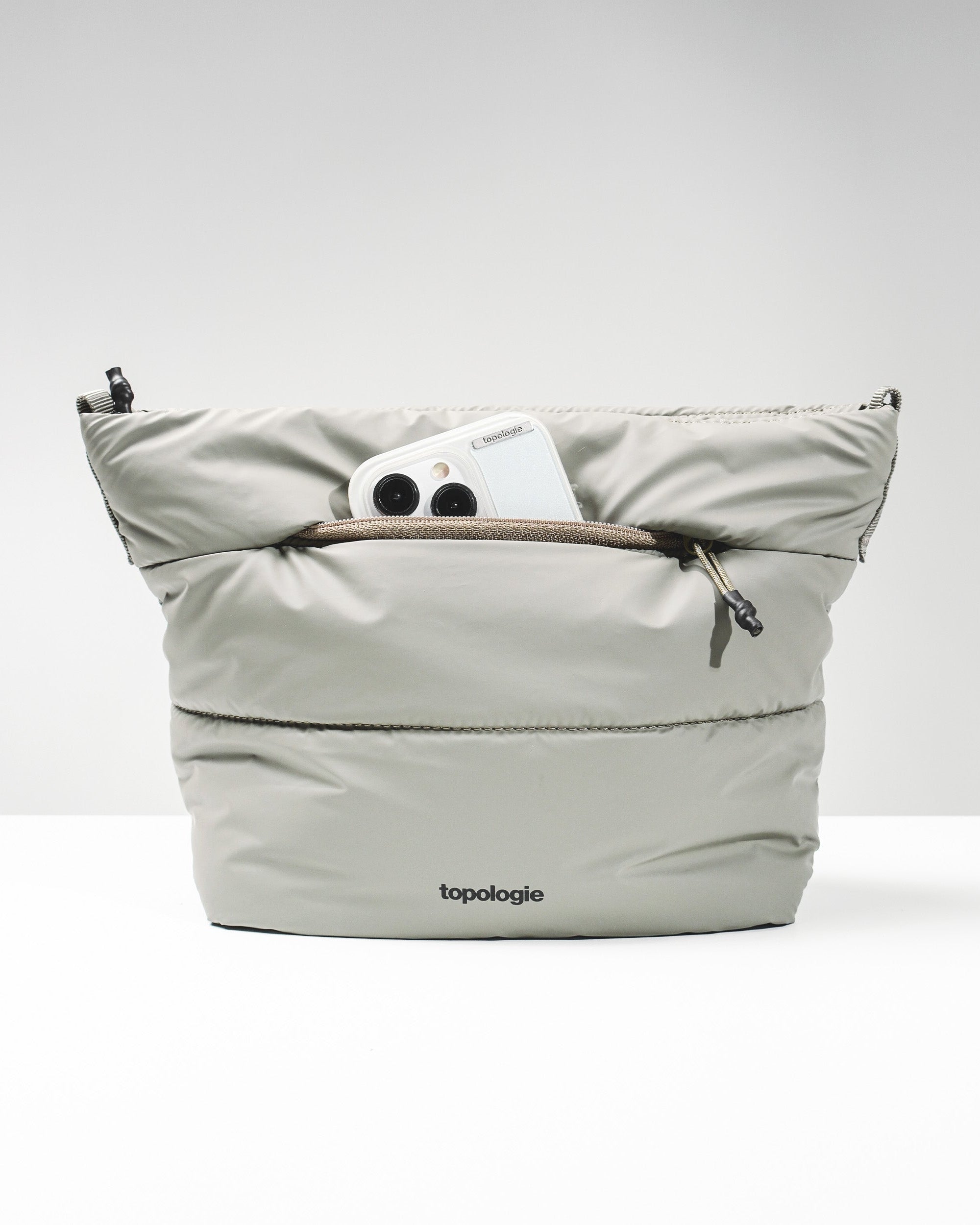 Besace / Black (Puffer) / Bungee Wrist Strap / Black (Synthetic Leather)