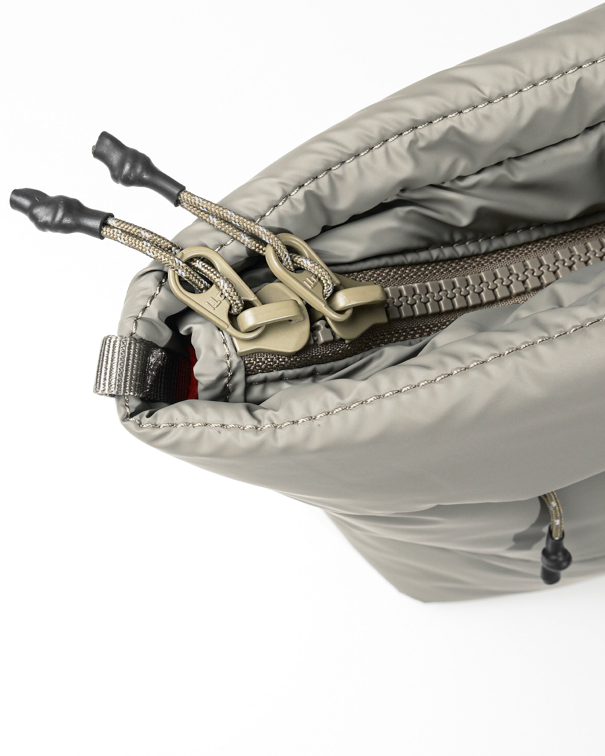 Besace / Black (Puffer) / Bungee Wrist Strap / Black (Synthetic Leather)