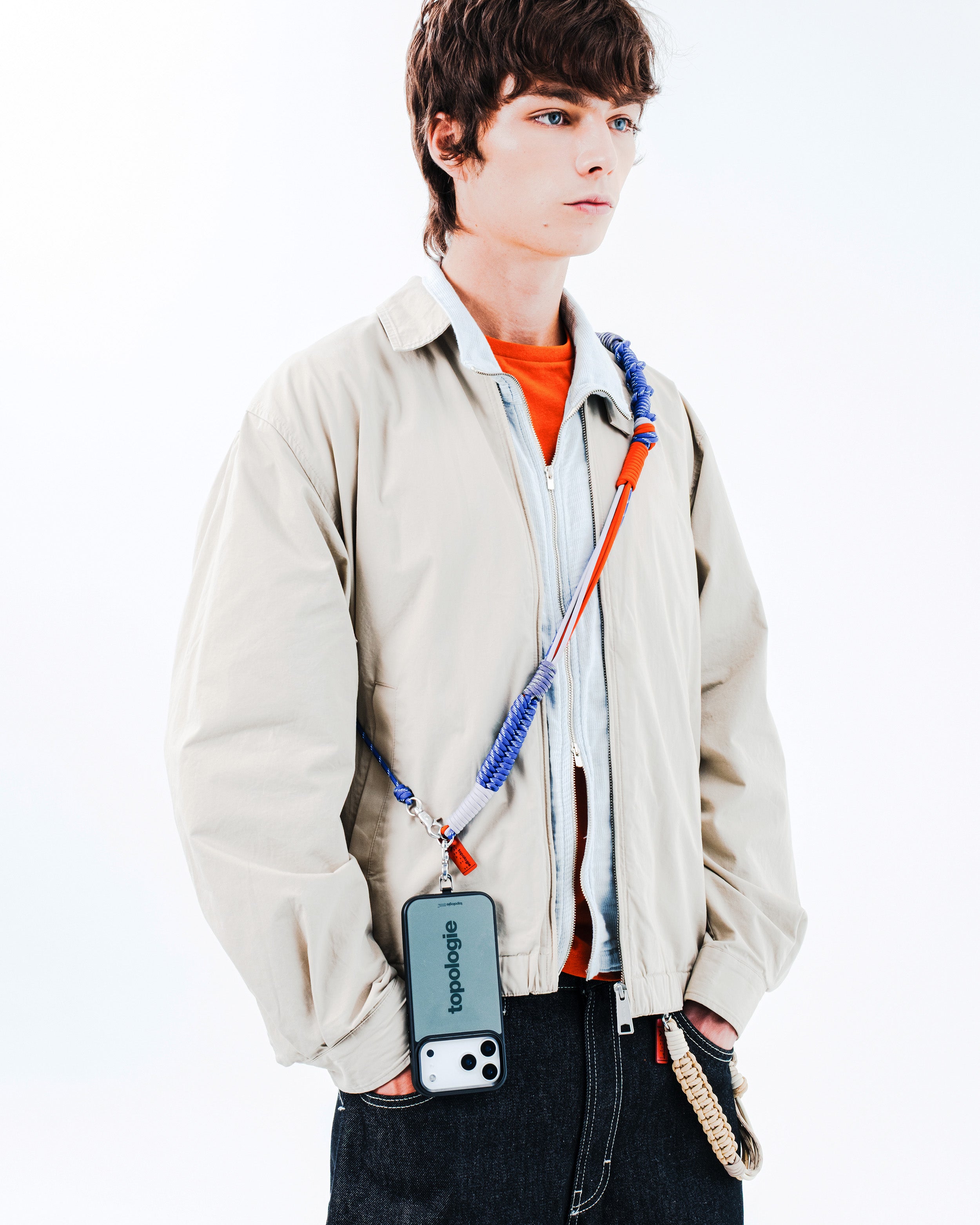 Siurana Phone Case / Black Mirror / iPhone 16 Pro